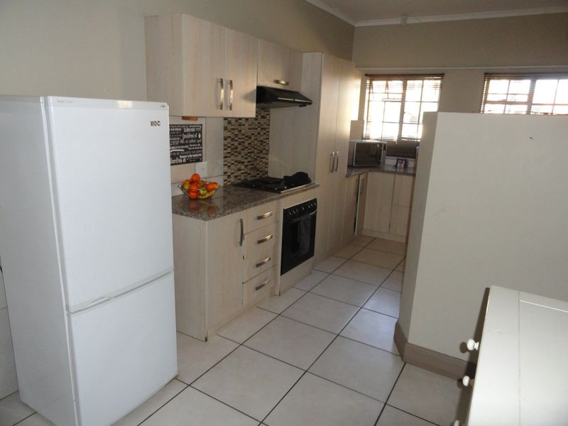 Spacious Three-bedroom Townhouse – Potchefstroom – For Sale - Photo 8
