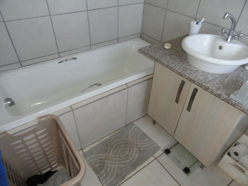 Spacious Three-bedroom Townhouse – Potchefstroom – For Sale - Photo 6