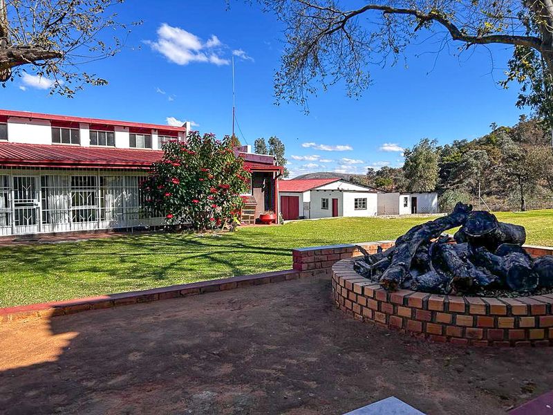 Farm with picturesque view - Photo 3