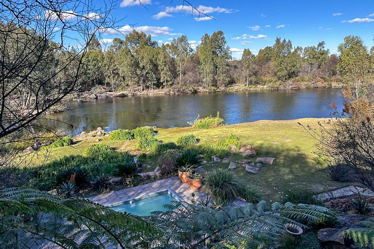 Exquisite Riverfront Property Blending Luxury and Serenity - Photo 4