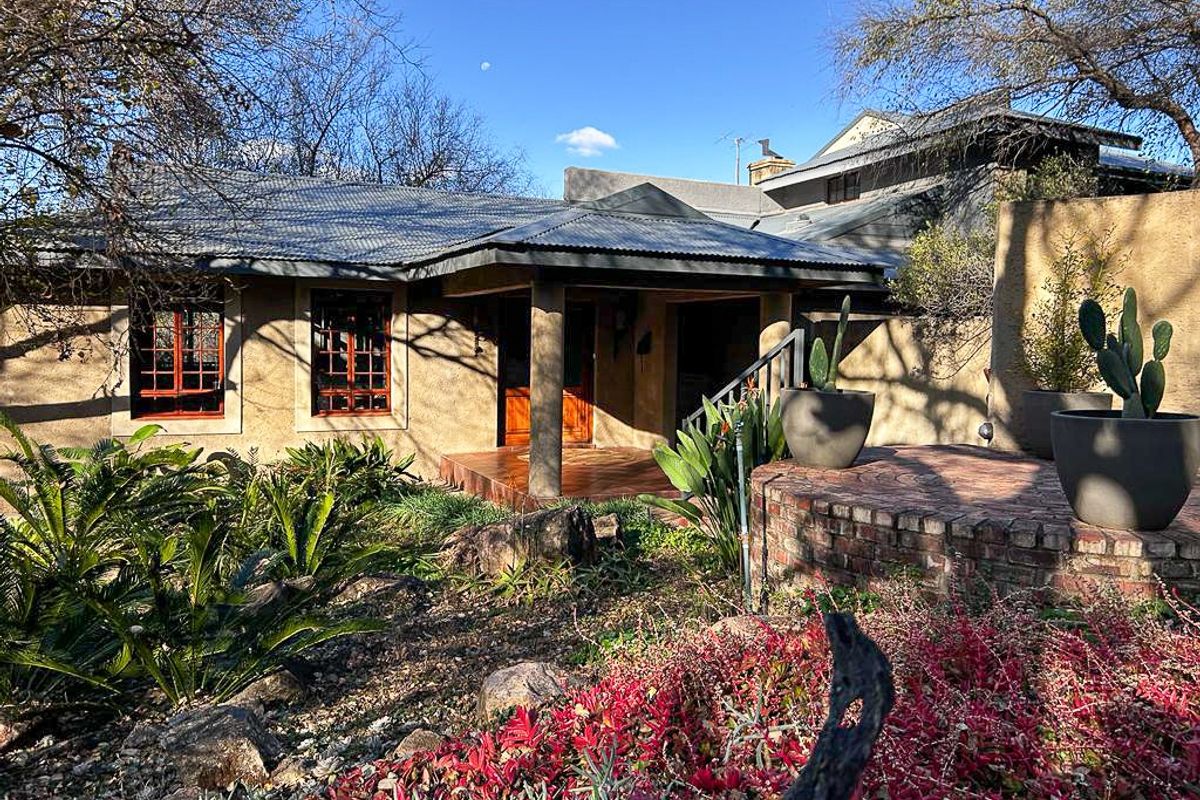 Exquisite Riverfront Property Blending Luxury and Serenity - Photo 3