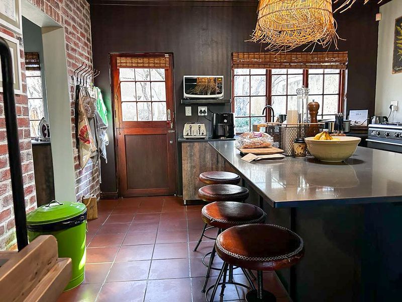 Exquisite Riverfront Property Blending Luxury and Serenity - Photo 8