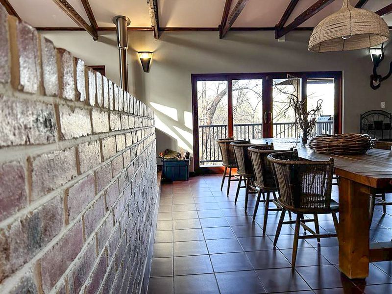 Exquisite Riverfront Property Blending Luxury and Serenity - Photo 7