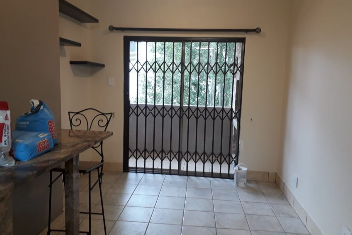 Spacious 1 Bedroom Apartment! - Photo 2