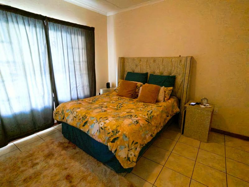 First Floor Apartment! - Photo 9