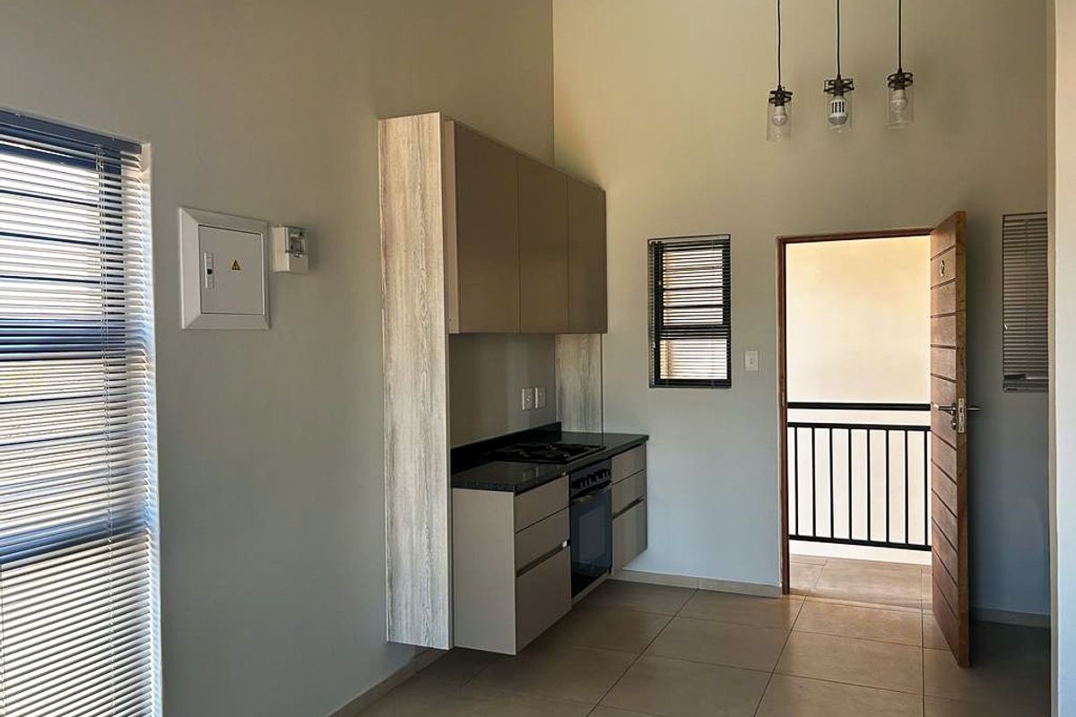 Contemporary design in a convenient location - Photo 3