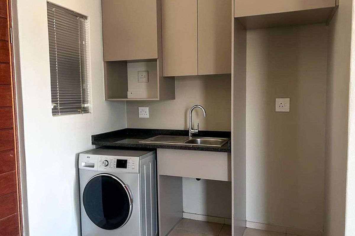 Contemporary design in a convenient location - Photo 5