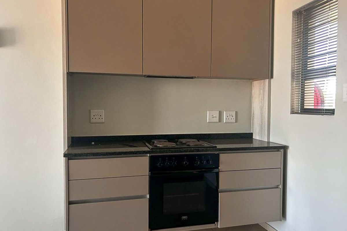 Contemporary design in a convenient location - Photo 4