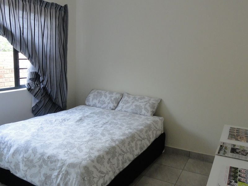 Neat and Secured Three- Bedroom Townhouse in a secured complex- For Sale - Potchefstroom - Photo 10