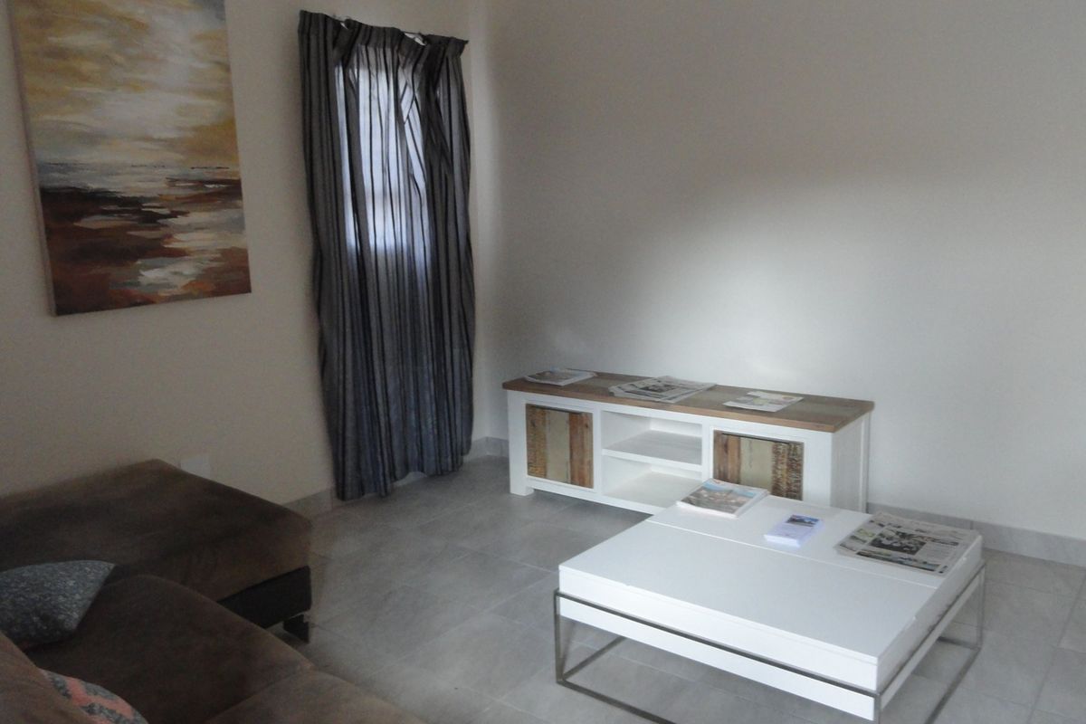 Neat and Secured Three- Bedroom Townhouse in a secured complex- For Sale - Potchefstroom - Photo 5