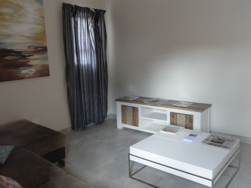 Neat and Secured Three- Bedroom Townhouse in a secured complex- For Sale - Potchefstroom - Photo 5