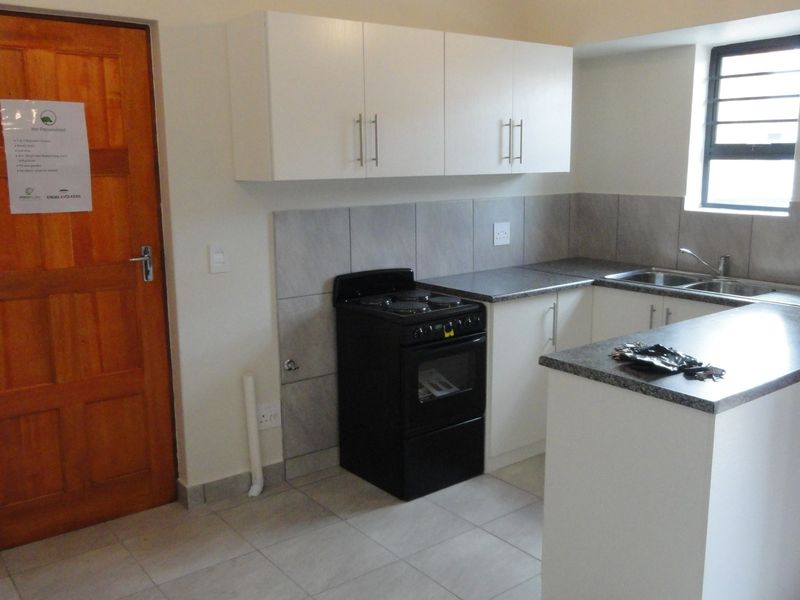 Neat and Secured Three- Bedroom Townhouse in a secured complex- For Sale - Potchefstroom - Photo 6
