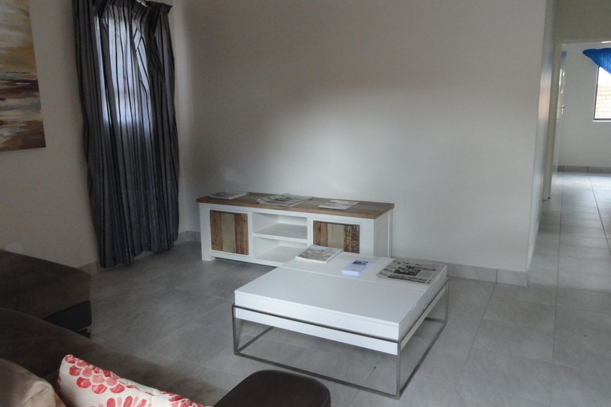 Neat and Secured Three- Bedroom Townhouse in a secured complex- For Sale - Potchefstroom - Photo 4