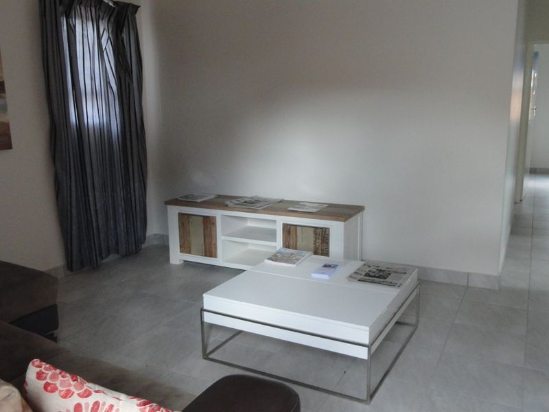 Neat and Secured Three- Bedroom Townhouse in a secured complex- For Sale - Potchefstroom - Photo 4