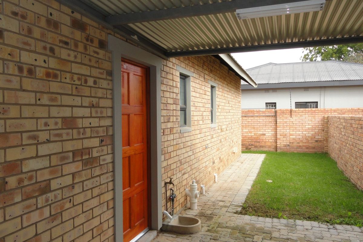 Neat and Secured Three- Bedroom Townhouse in a secured complex- For Sale - Potchefstroom - Photo 3