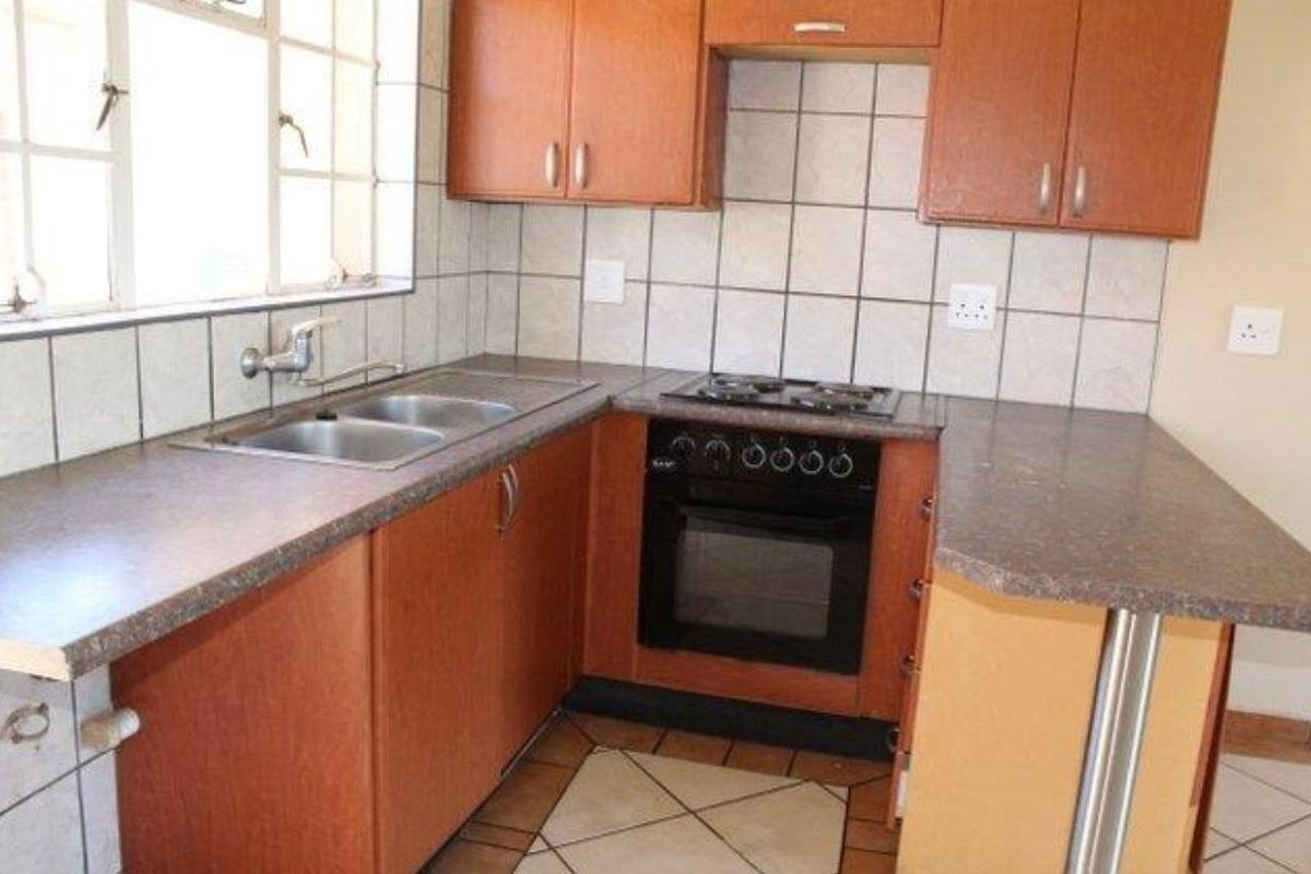 Spacious Two-Bedroom Apartment– Potchefstroom – For Sale - Photo 2