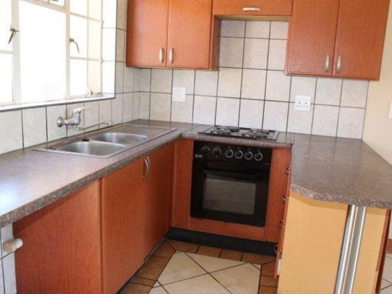 Spacious Two-Bedroom Apartment– Potchefstroom – For Sale - Photo 2