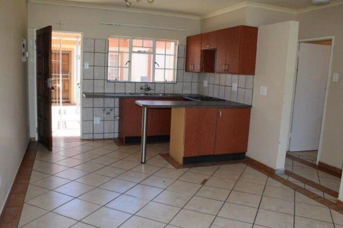 Spacious Two-Bedroom Apartment– Potchefstroom – For Sale - Photo 3