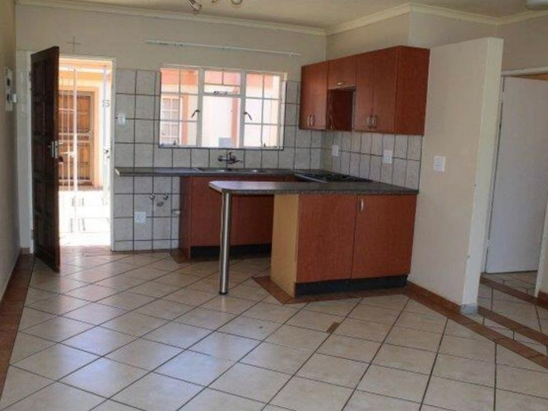 Spacious Two-Bedroom Apartment– Potchefstroom – For Sale - Photo 3