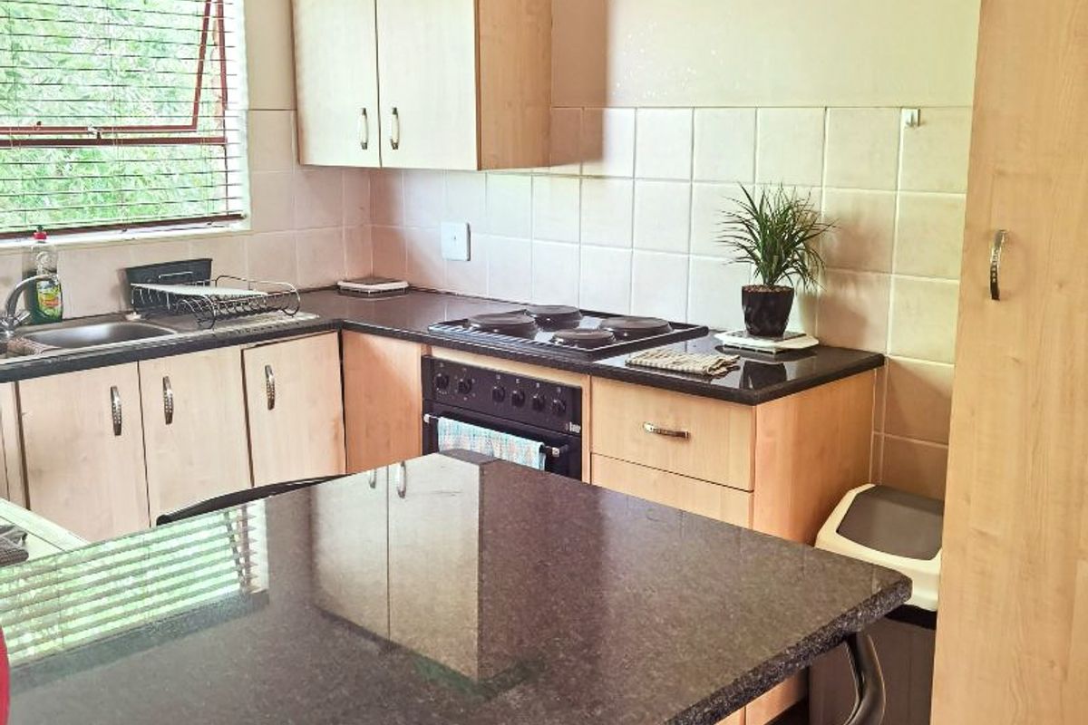 Spacious apartment - conveniently located - Photo 3