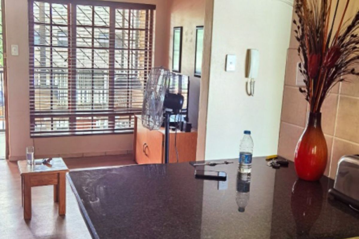 Spacious apartment - conveniently located - Photo 2