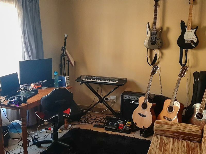 Experience the joys of living in this expansive apartment - Photo 10