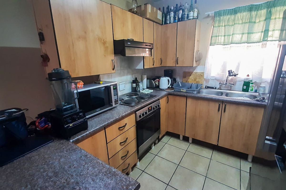 Experience the joys of living in this expansive apartment - Photo 5