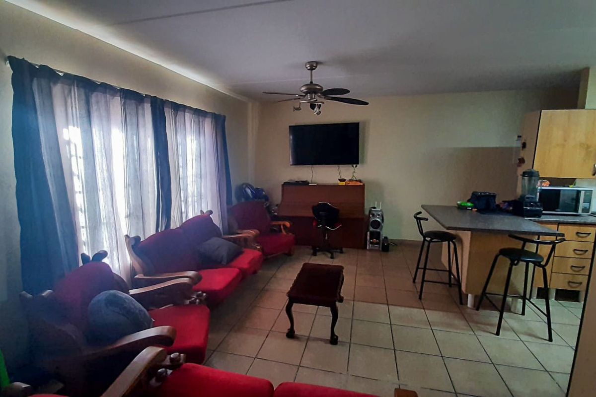 Experience the joys of living in this expansive apartment - Photo 4