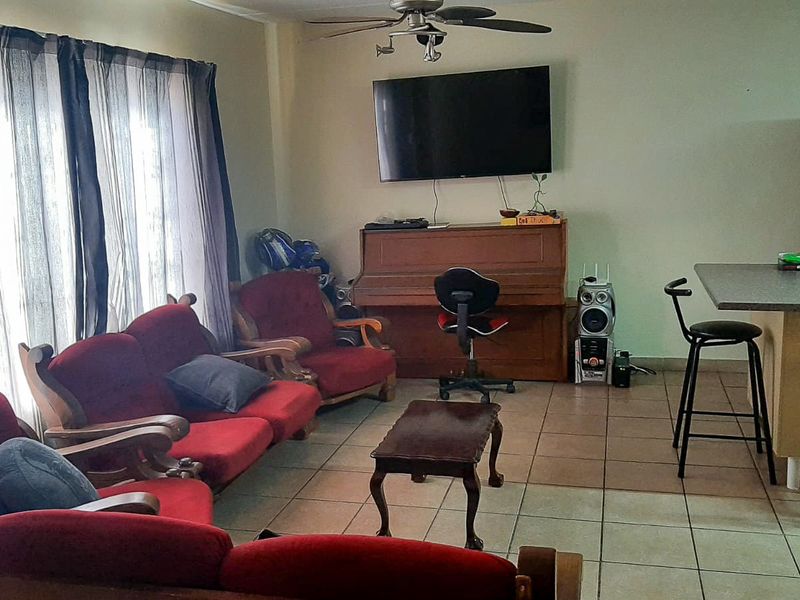 Experience the joys of living in this expansive apartment - Photo 3