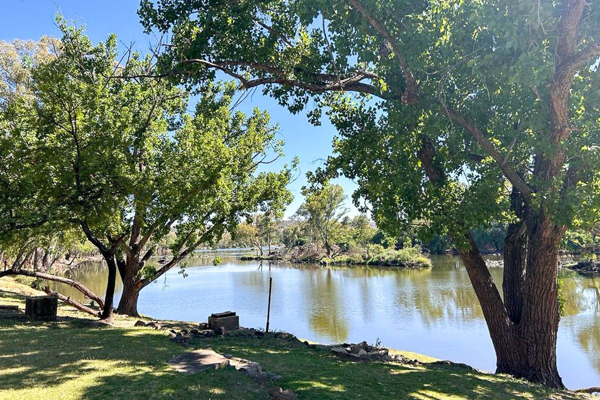 Create your own personal haven or continue the legacy of this fishing and camping resort - Photo 2