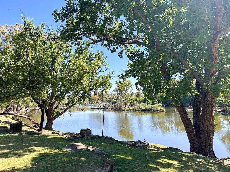 Create your own personal haven or continue the legacy of this fishing and camping resort - Photo 2