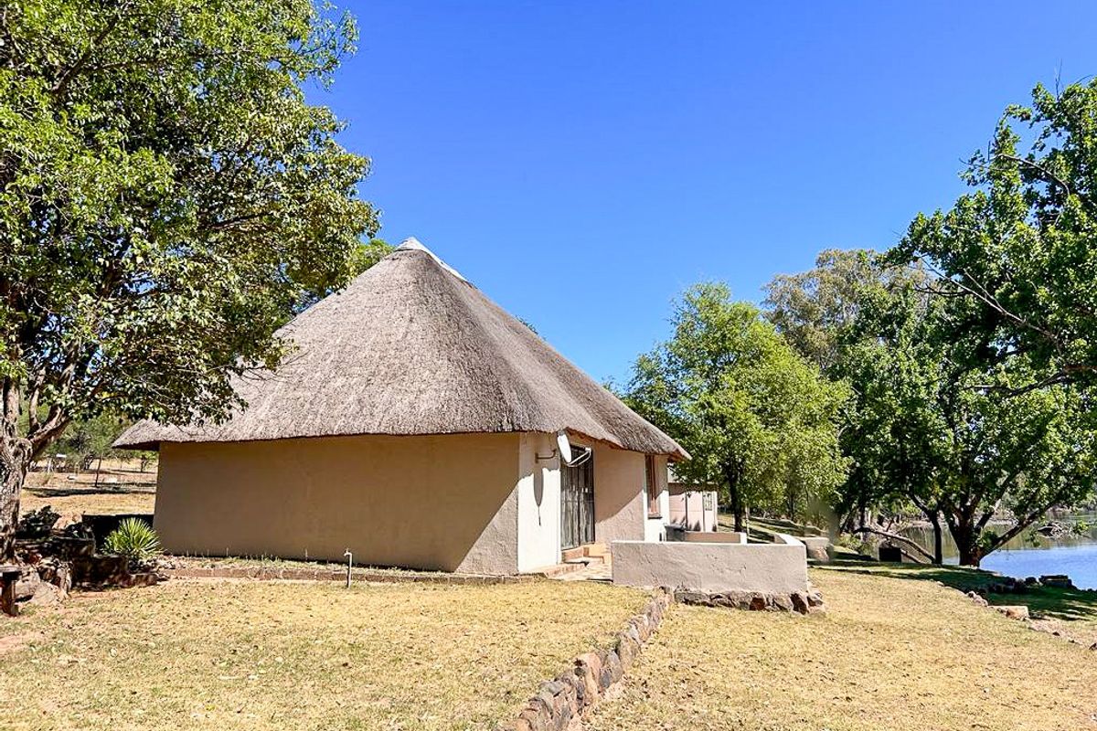 Create your own personal haven or continue the legacy of this fishing and camping resort - Photo 5