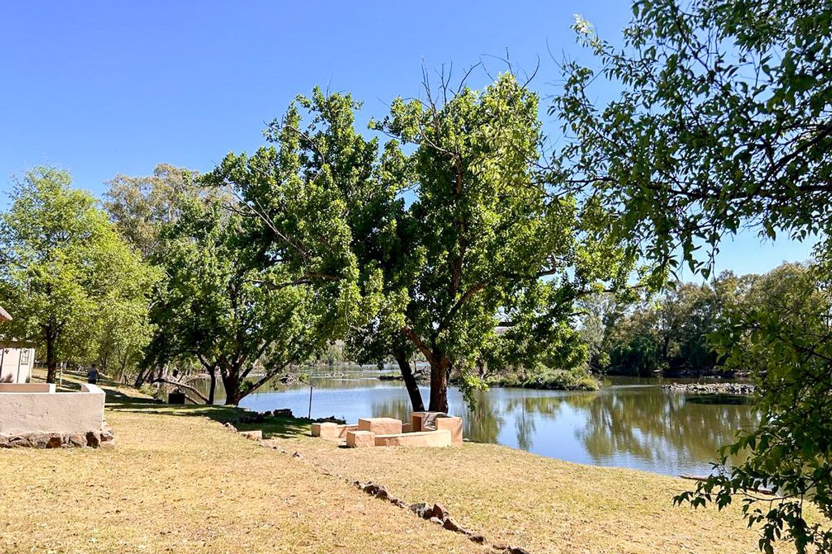 Create your own personal haven or continue the legacy of this fishing and camping resort - Photo 4