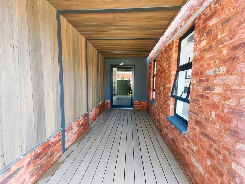 Immaculate Estate Living! - Photo 3