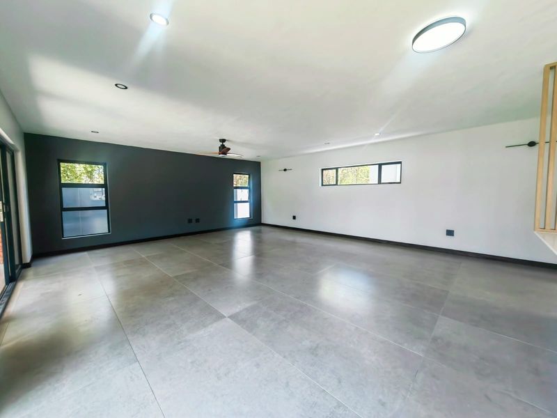 Immaculate Estate Living! - Photo 4