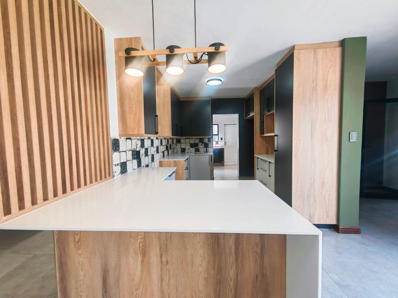 Immaculate Estate Living! - Photo 6