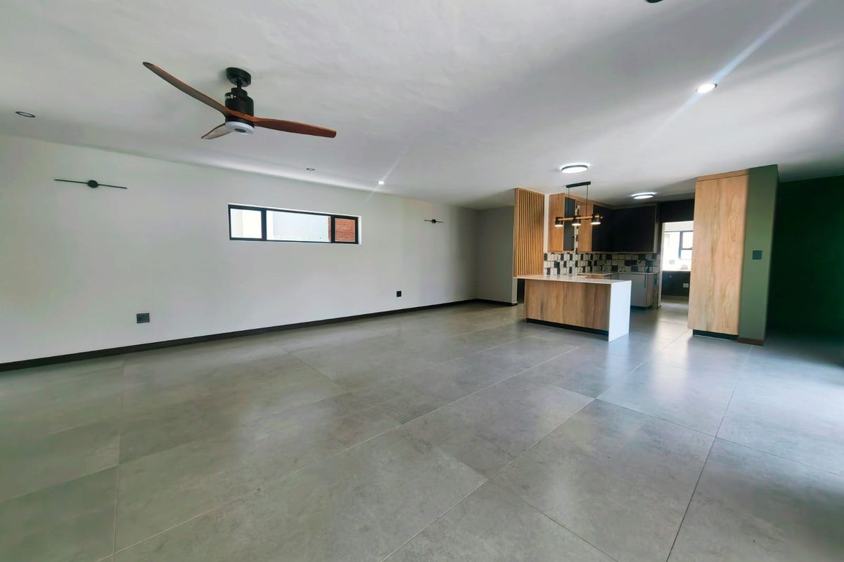 Immaculate Estate Living! - Photo 5