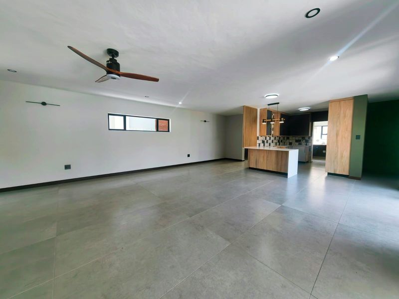 Immaculate Estate Living! - Photo 5