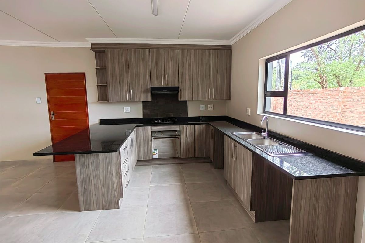 Brand New Development in Van Der Hoff Park! - Photo 5