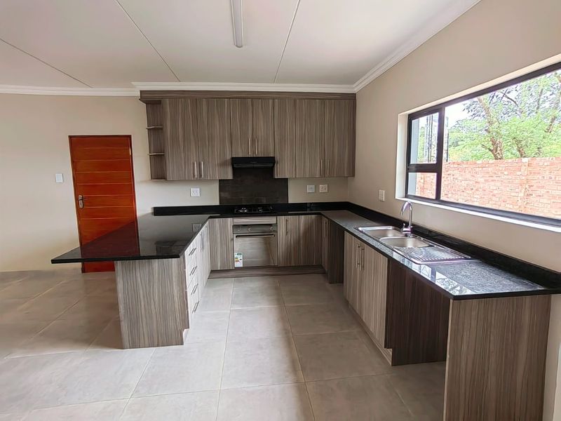 Brand New Development in Van Der Hoff Park! - Photo 5