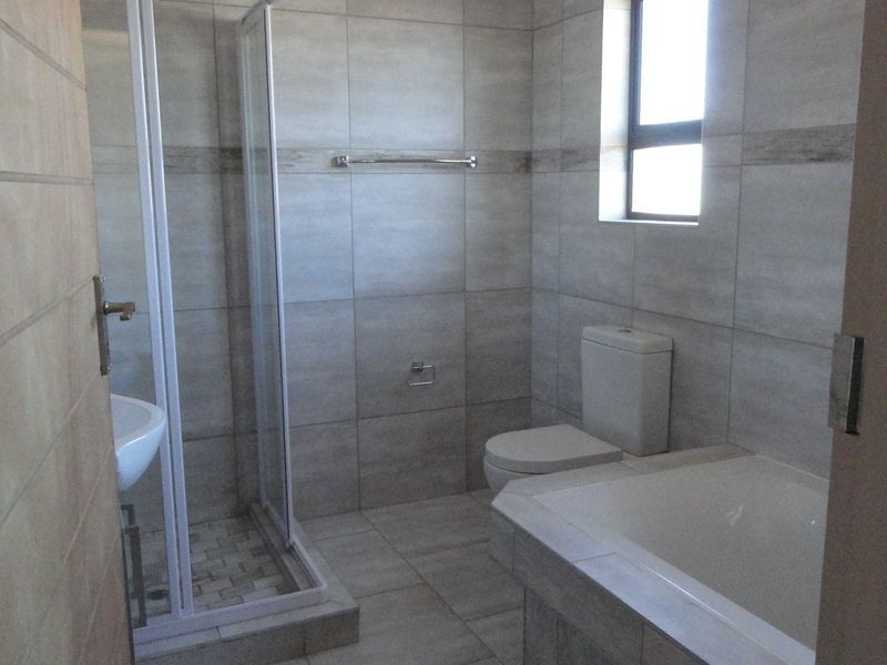 Spacious Two-Bedroom Townhouse - Potchefstroom – For Sale - Photo 8