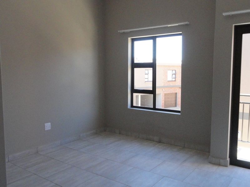 Spacious Two-Bedroom Townhouse - Potchefstroom – For Sale - Photo 6