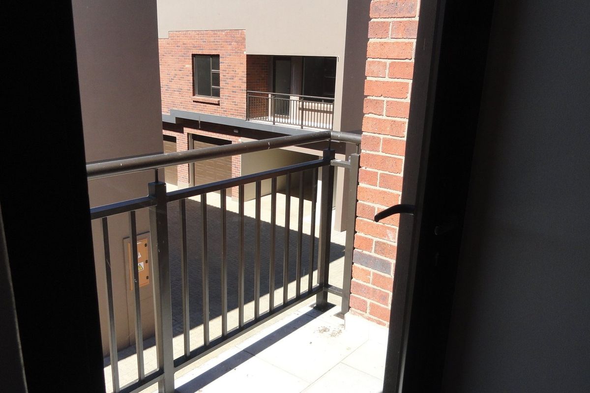 Spacious Two-Bedroom Townhouse - Potchefstroom – For Sale - Photo 2