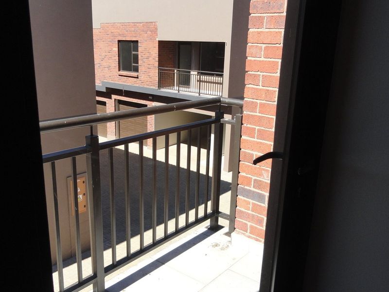 Spacious Two-Bedroom Townhouse - Potchefstroom – For Sale - Photo 2