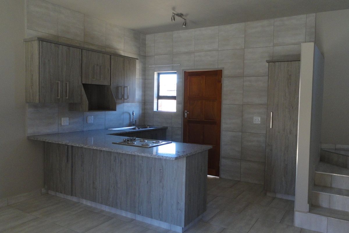 Spacious Two-Bedroom Townhouse - Potchefstroom – For Sale - Photo 4