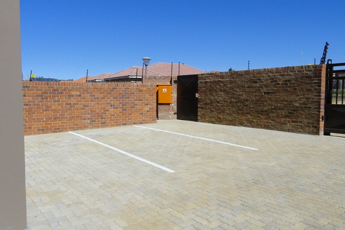 Spacious Two-Bedroom Townhouse - Potchefstroom – For Sale - Photo 3