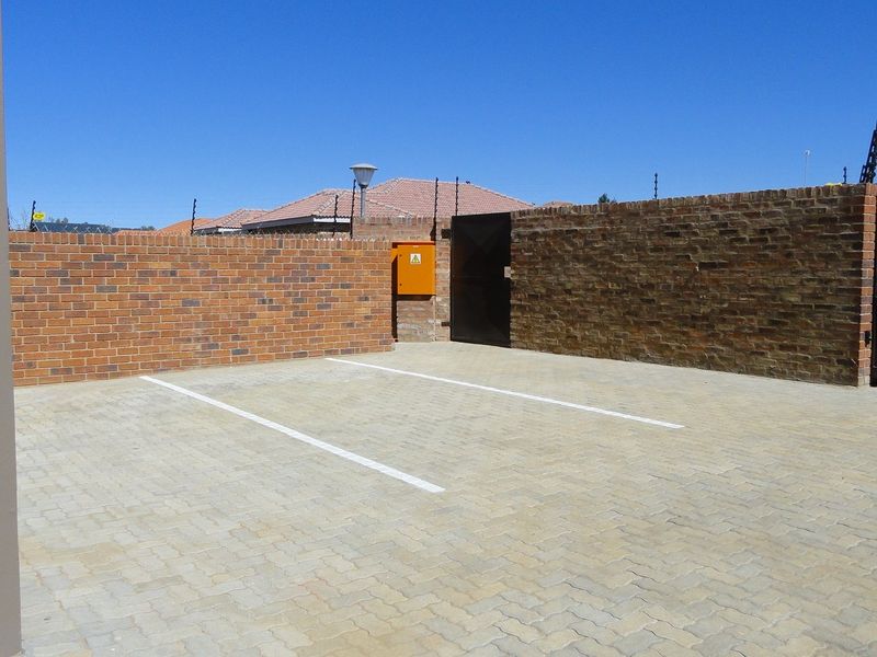 Spacious Two-Bedroom Townhouse - Potchefstroom – For Sale - Photo 3