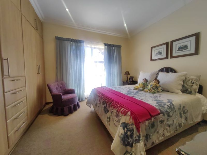 Spacious Townhouse in Grimbeeck Park! - Photo 10