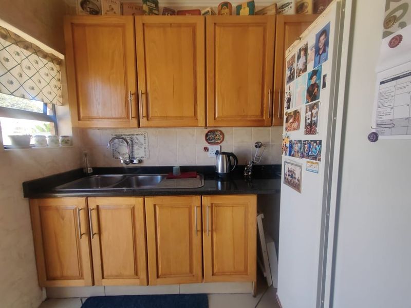 Spacious Townhouse in Grimbeeck Park! - Photo 9