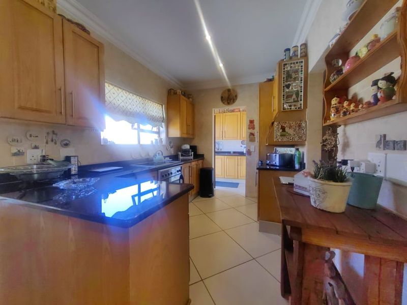 Spacious Townhouse in Grimbeeck Park! - Photo 8